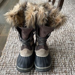 Women’s Sorel Joan Of Arctic Boot.